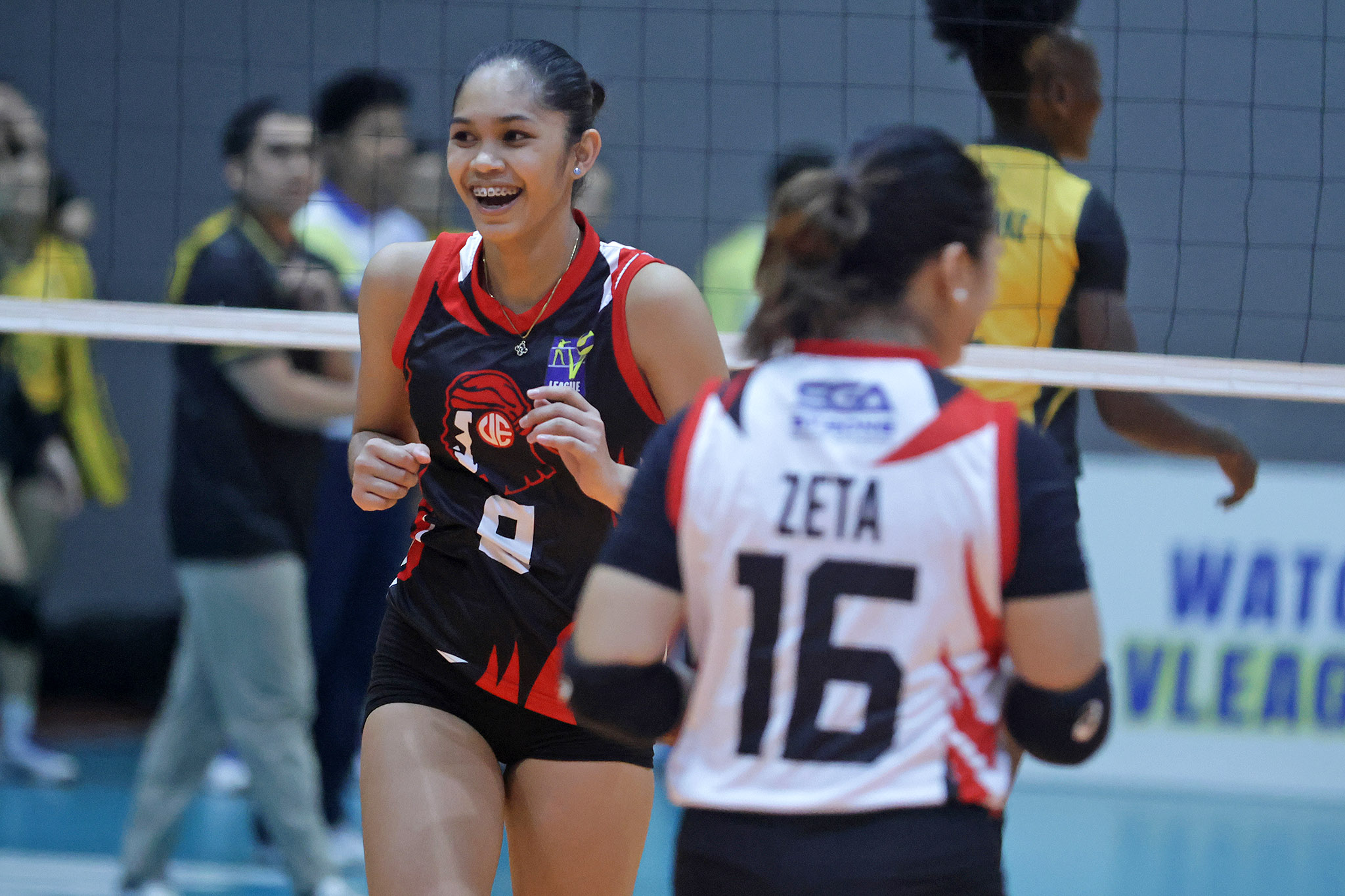 Photos The V League