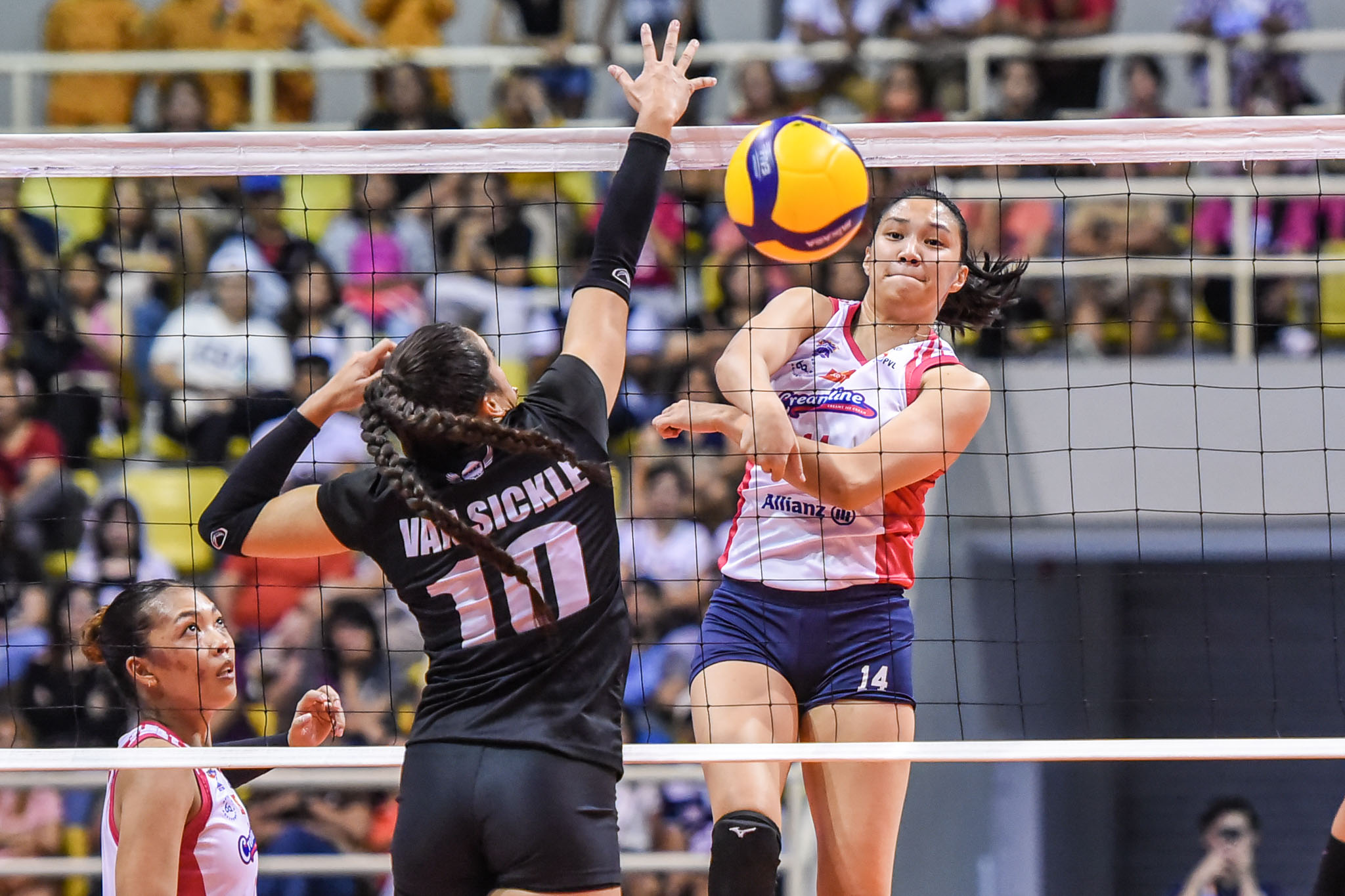 Bea De Leon shines despite Creamline's loss - News | PVL - Premier ...