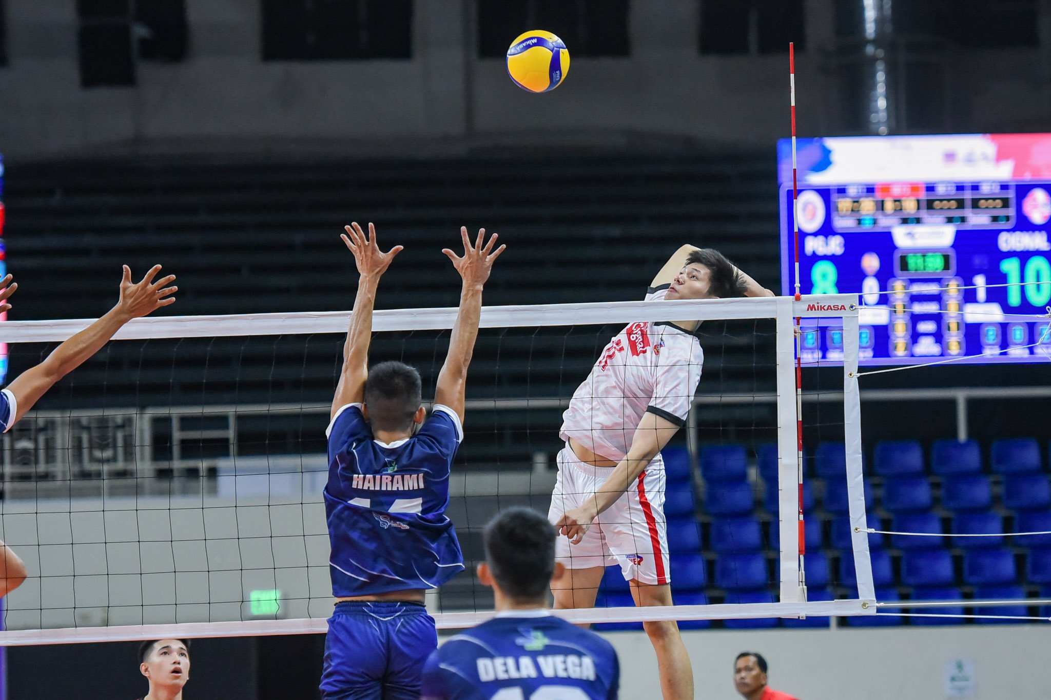 Cignal sinks PGJC-Navy, joins Air Force in lead - News | Spikers Turf