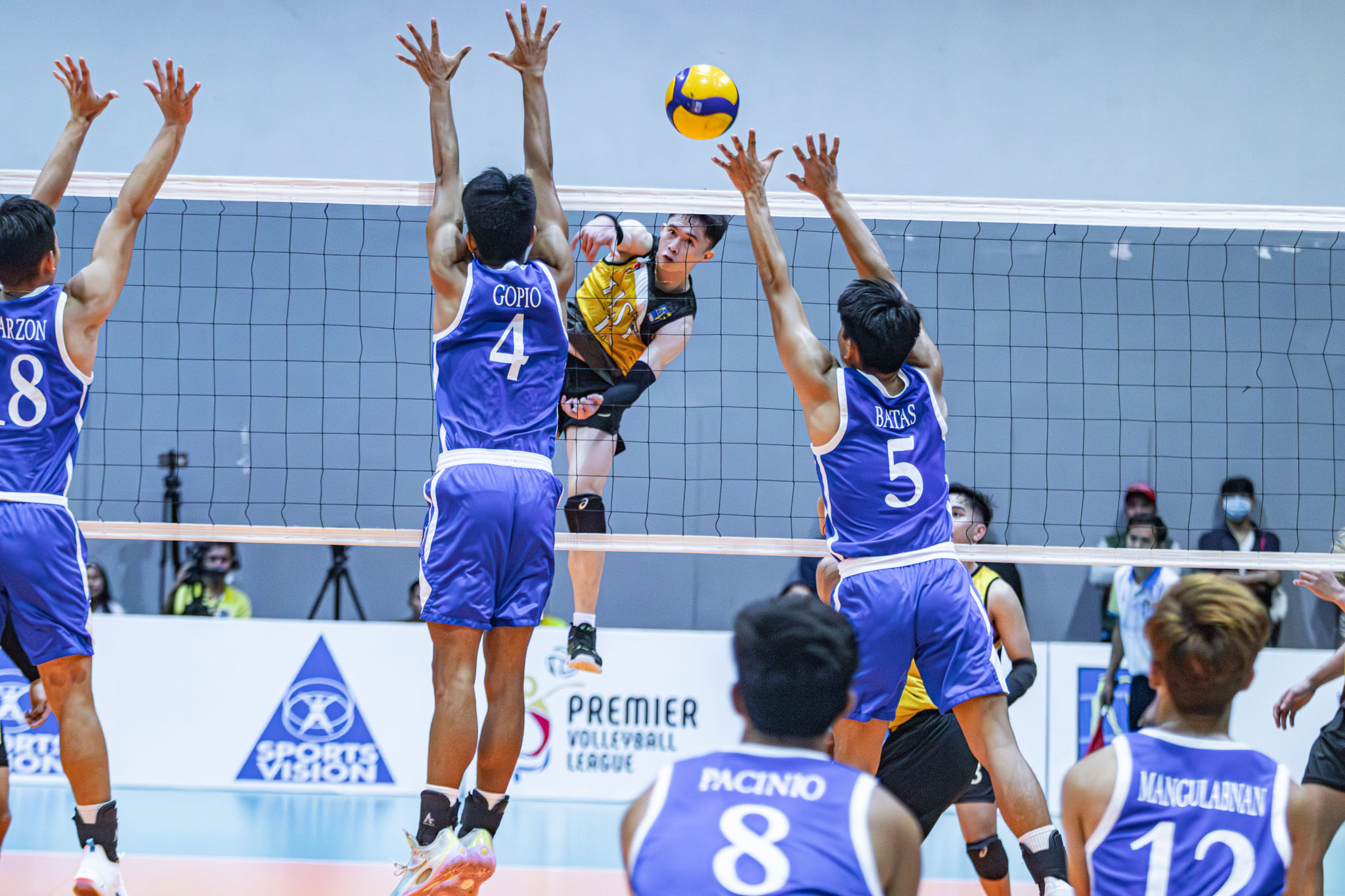 Ybanez, UST deal Ateneo first loss for share of lead - News | The V-League